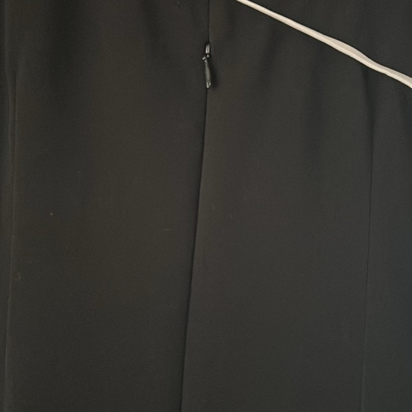 Joseph Ribkoff Black and White Asymmetrical Cocktail Dress. Size 6 - Picture 4 of 5